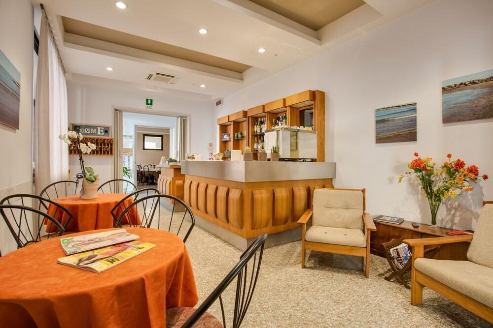 Hotel Villa Dei Gerani リミニ エクステリア 写真