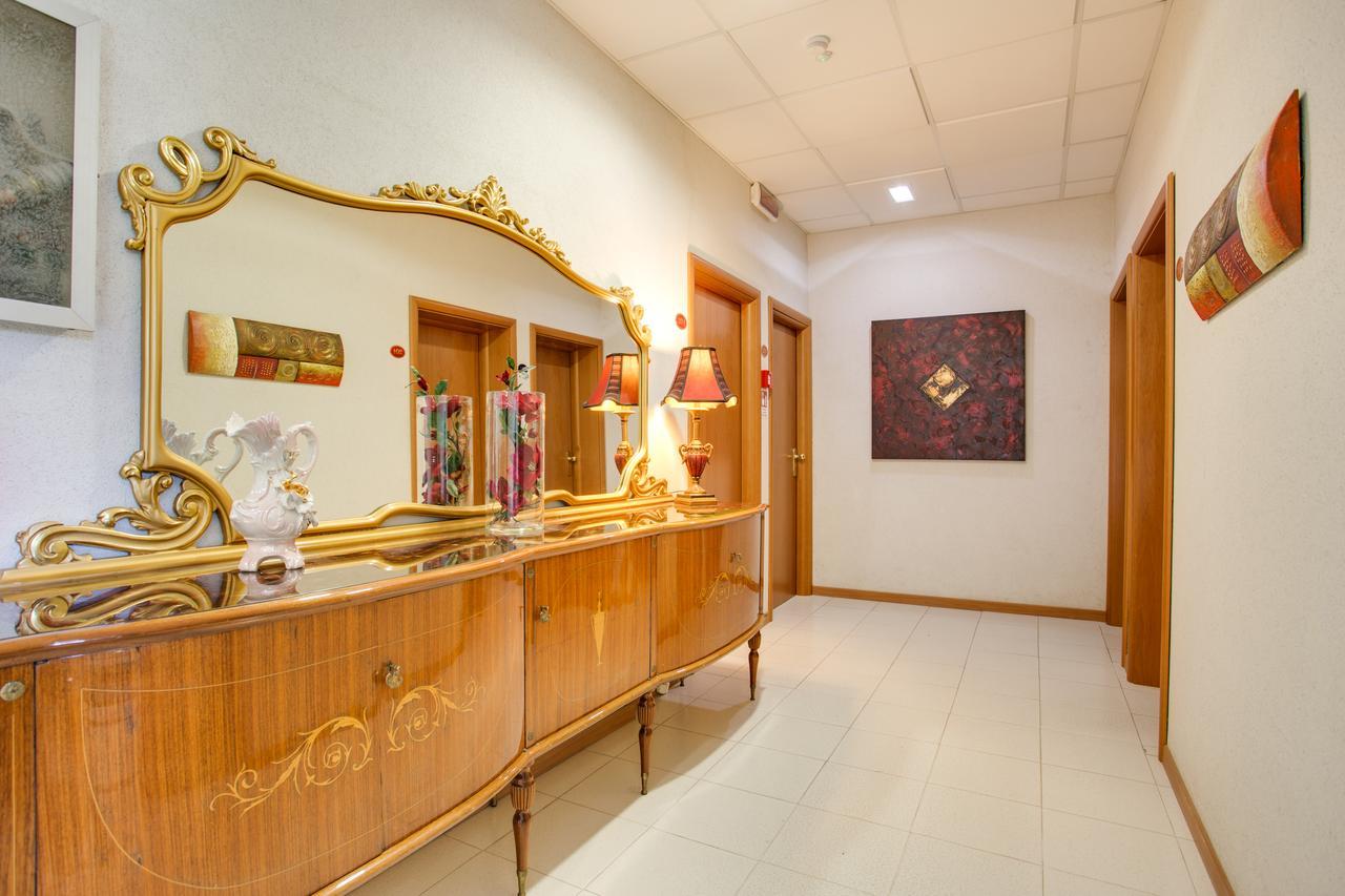 Hotel Villa Dei Gerani リミニ エクステリア 写真