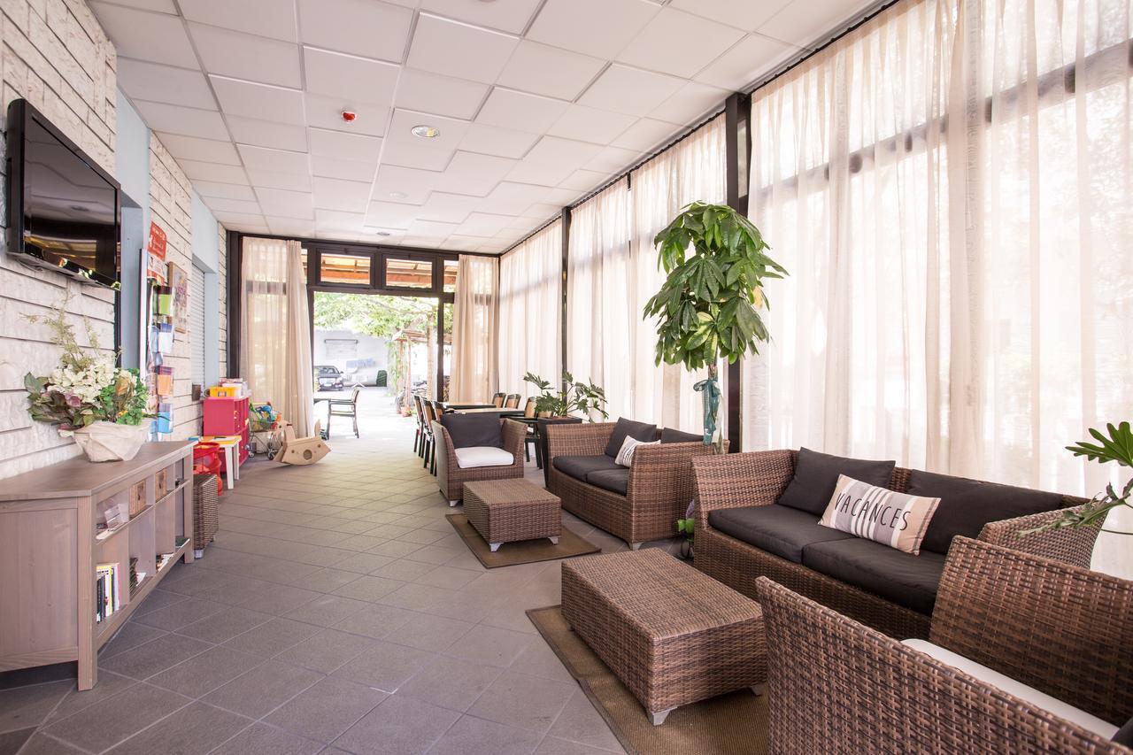Hotel Villa Dei Gerani リミニ エクステリア 写真