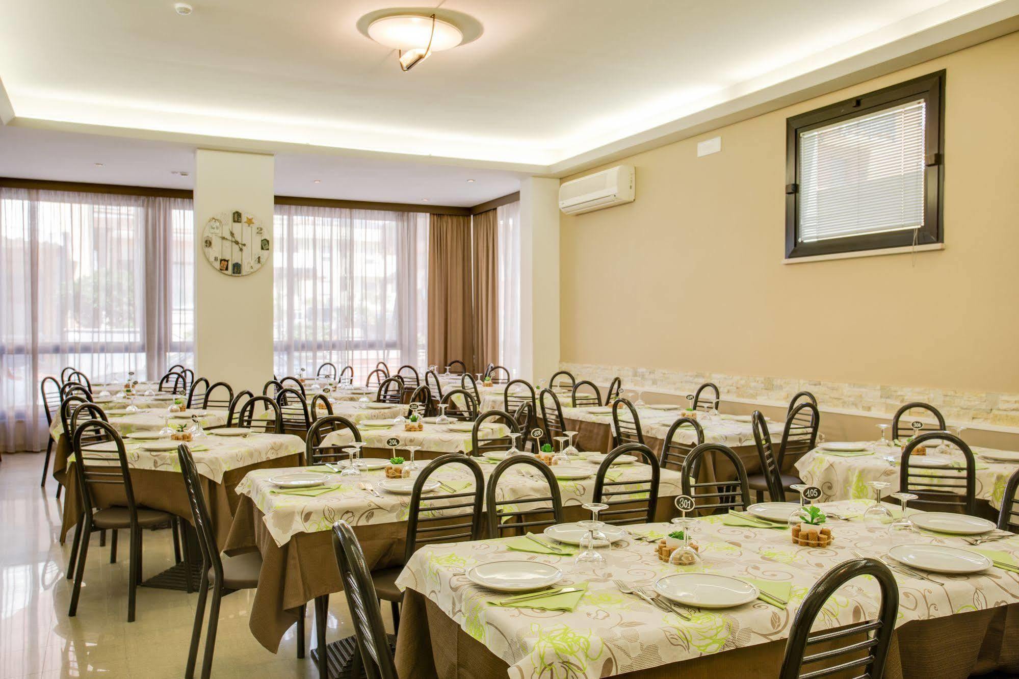 Hotel Villa Dei Gerani リミニ エクステリア 写真