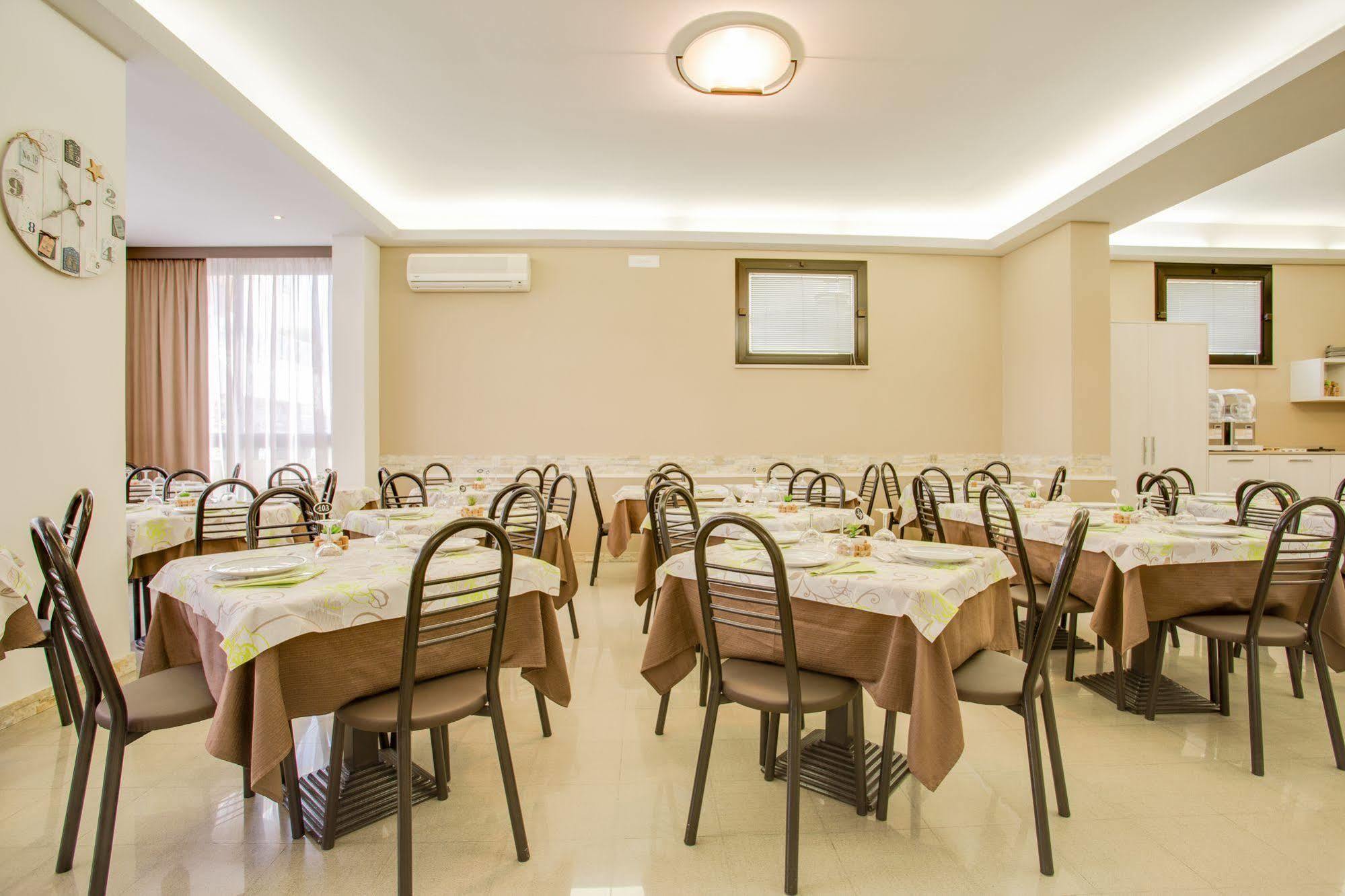 Hotel Villa Dei Gerani リミニ エクステリア 写真