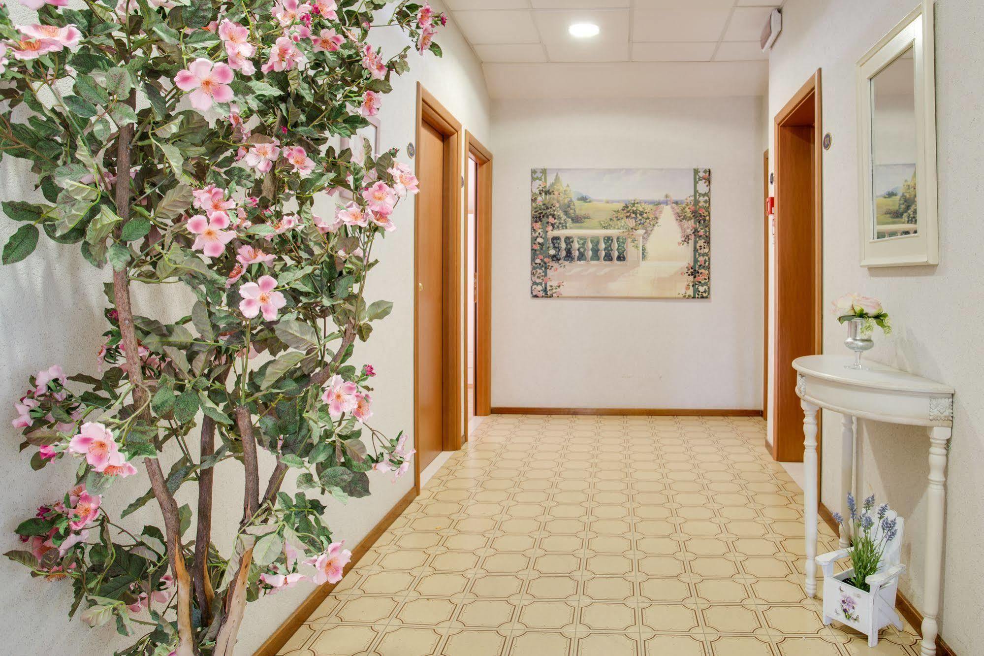 Hotel Villa Dei Gerani リミニ エクステリア 写真