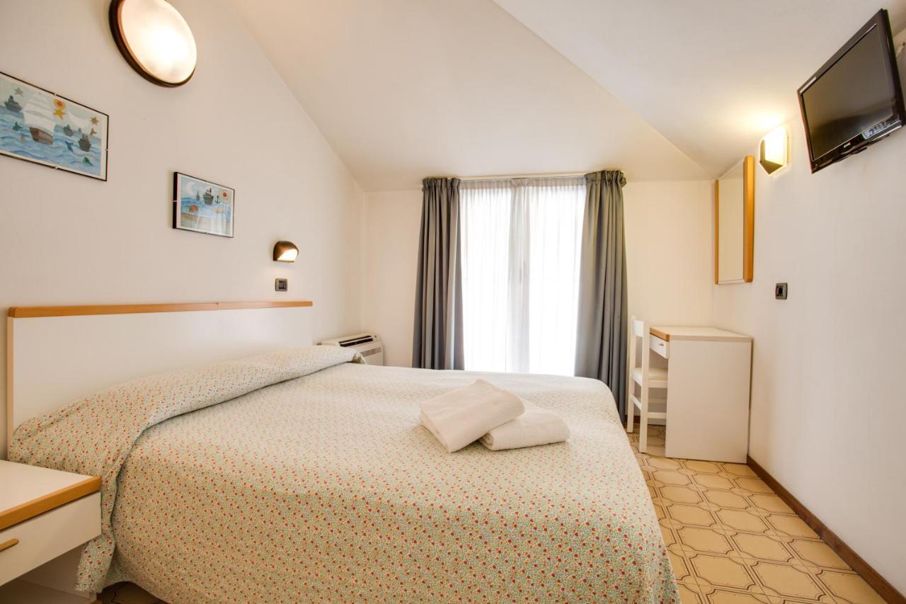 Hotel Villa Dei Gerani リミニ エクステリア 写真